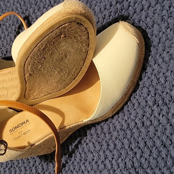 Sandals - Picture 3 of 3